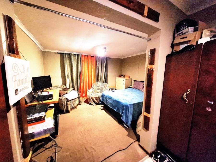 To Let 4 Bedroom Property for Rent in Rocklands Western Cape